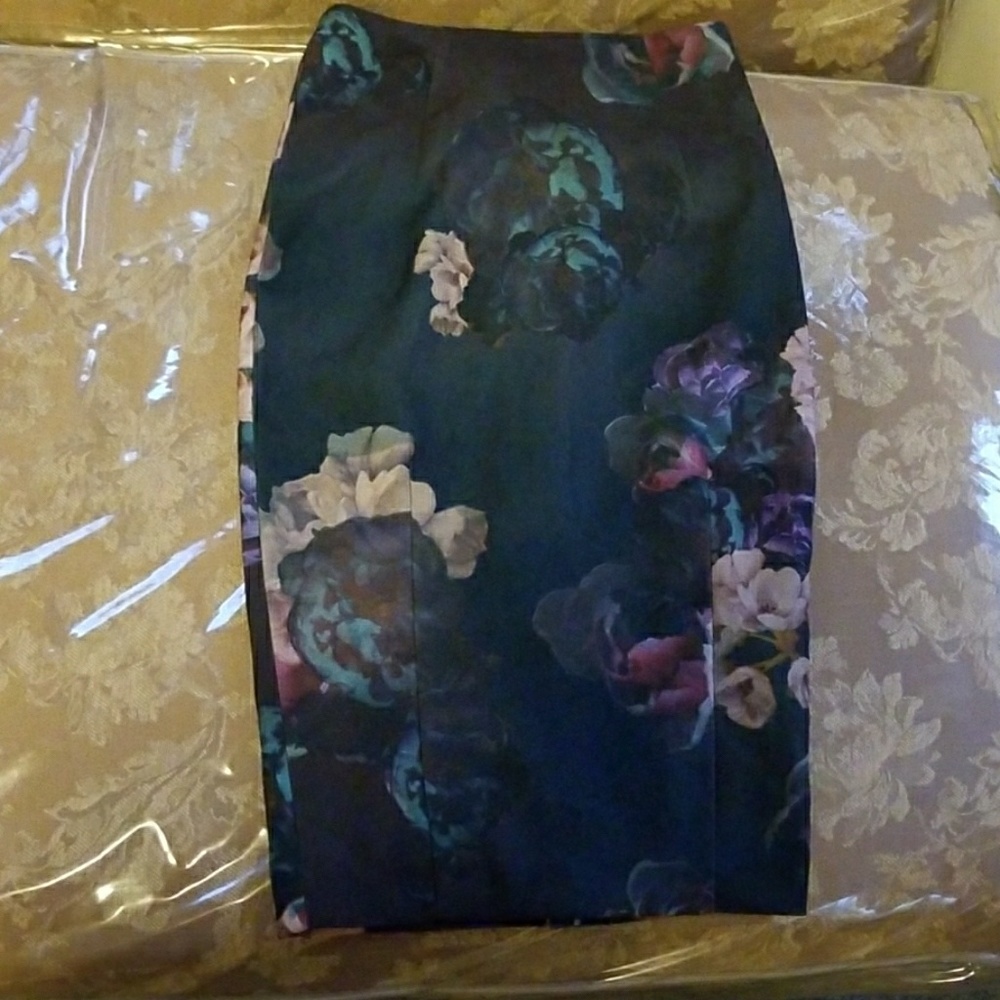 H&M sexy pencil skirt